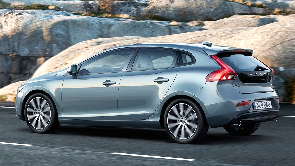 First Drive the facelifted Volvo V40 hatchback - First Drives - BBC ...