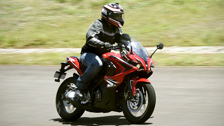 review bajaj pulsar rs200 bajaj bbc topgear magazine india
